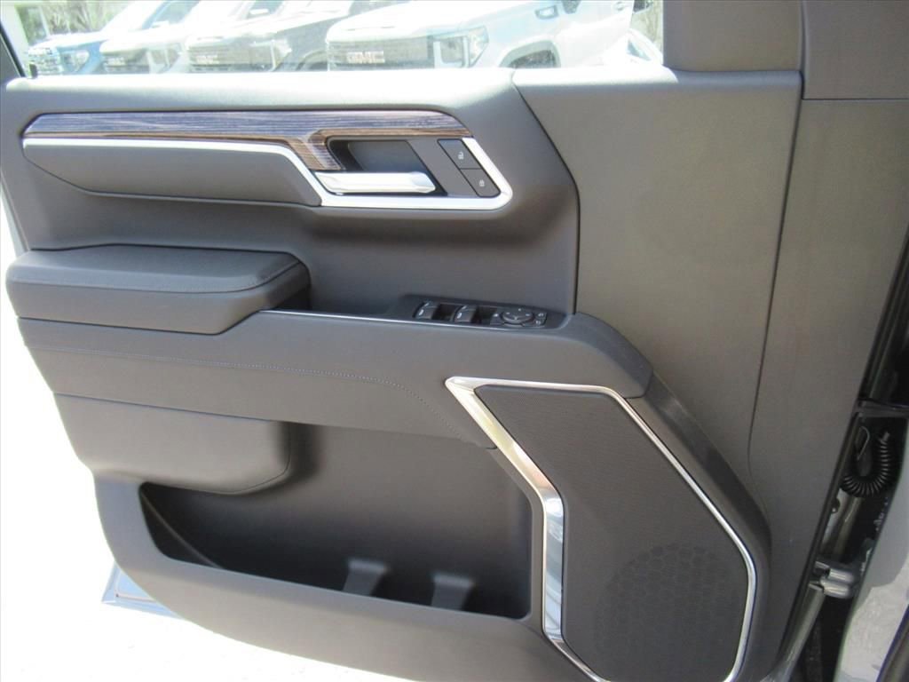 New 2026 Sterling Metallic GMC Elevation image 24