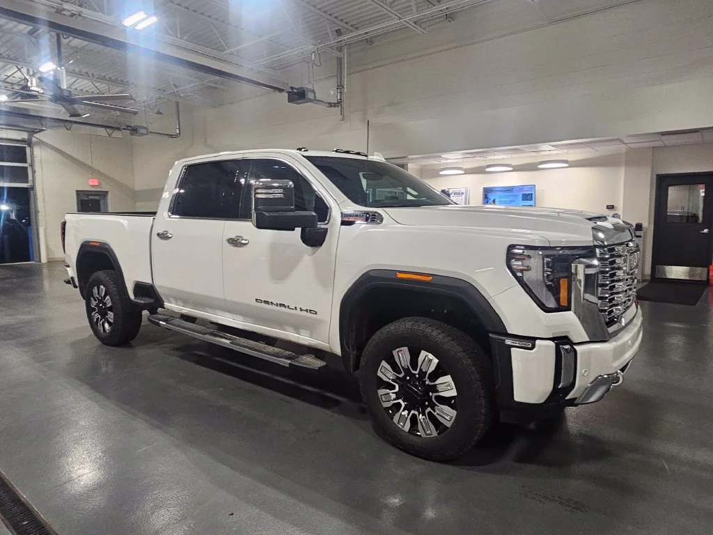 Used 2025 White GMC Denali image 5