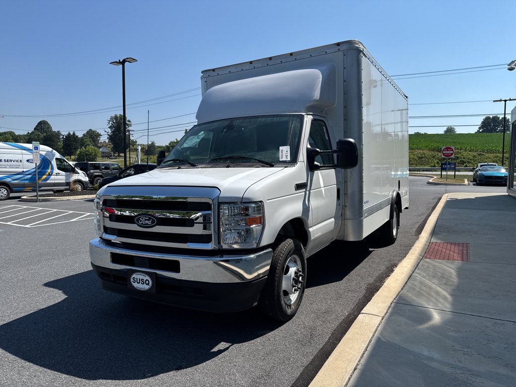 New 2026 Oxford White Ford Base image 16