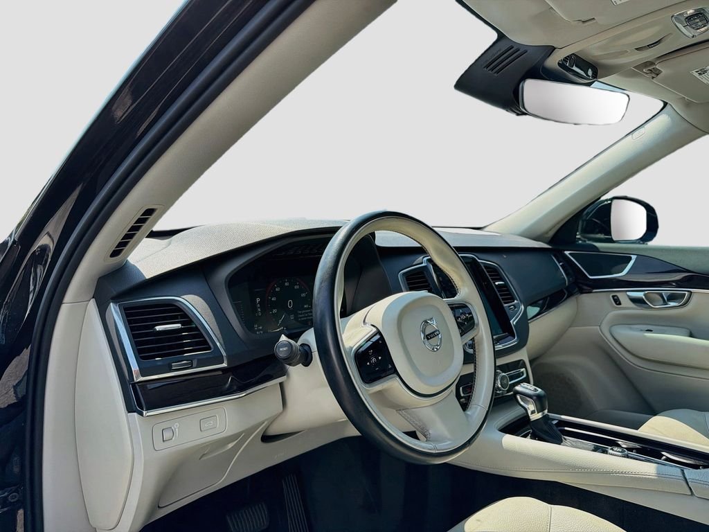 Used 2019 Black Volvo T5 Momentum image 9