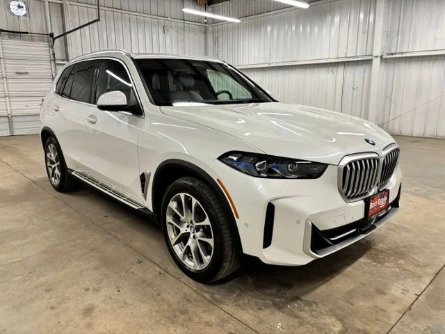 Used 2024 White BMW sDrive40i image 1