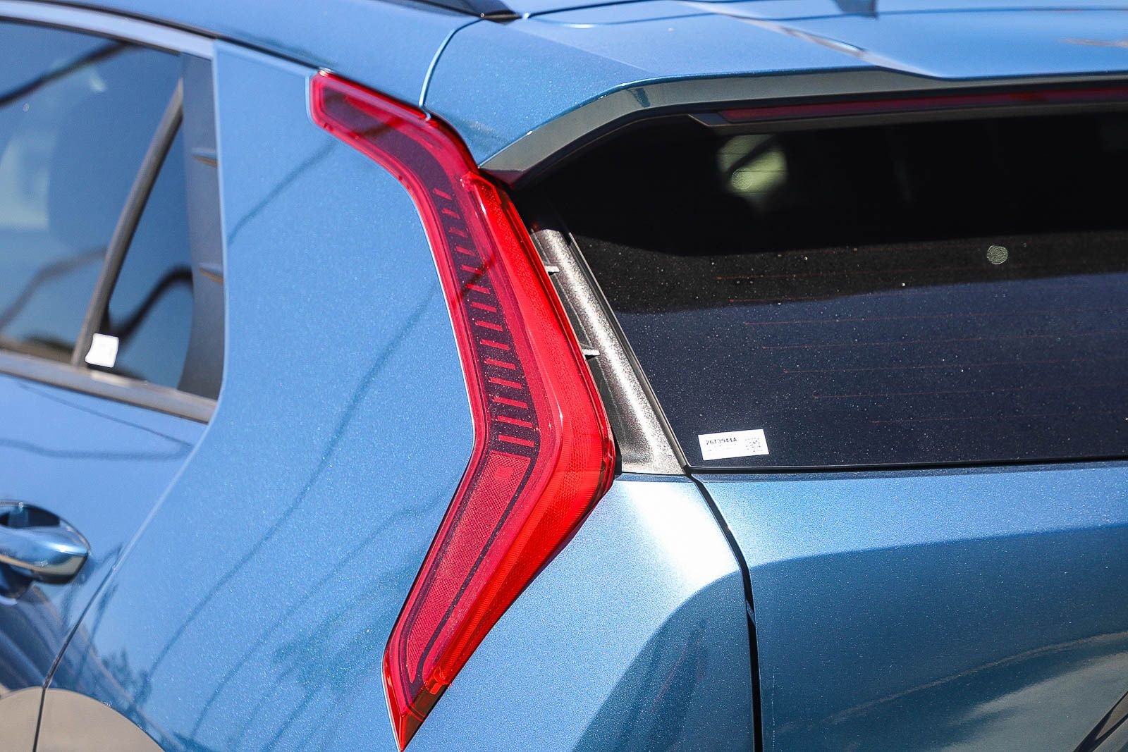 Used 2023 Blue Kia Wind image 9