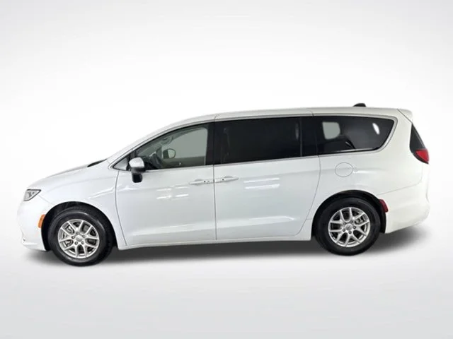 Used 2023 White Chrysler Touring L image 10