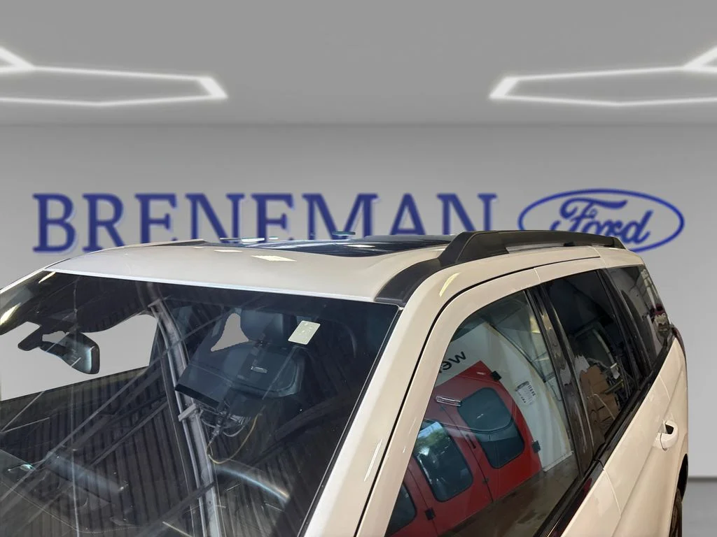 Used 2025 White Metallic Ford Platinum image 13