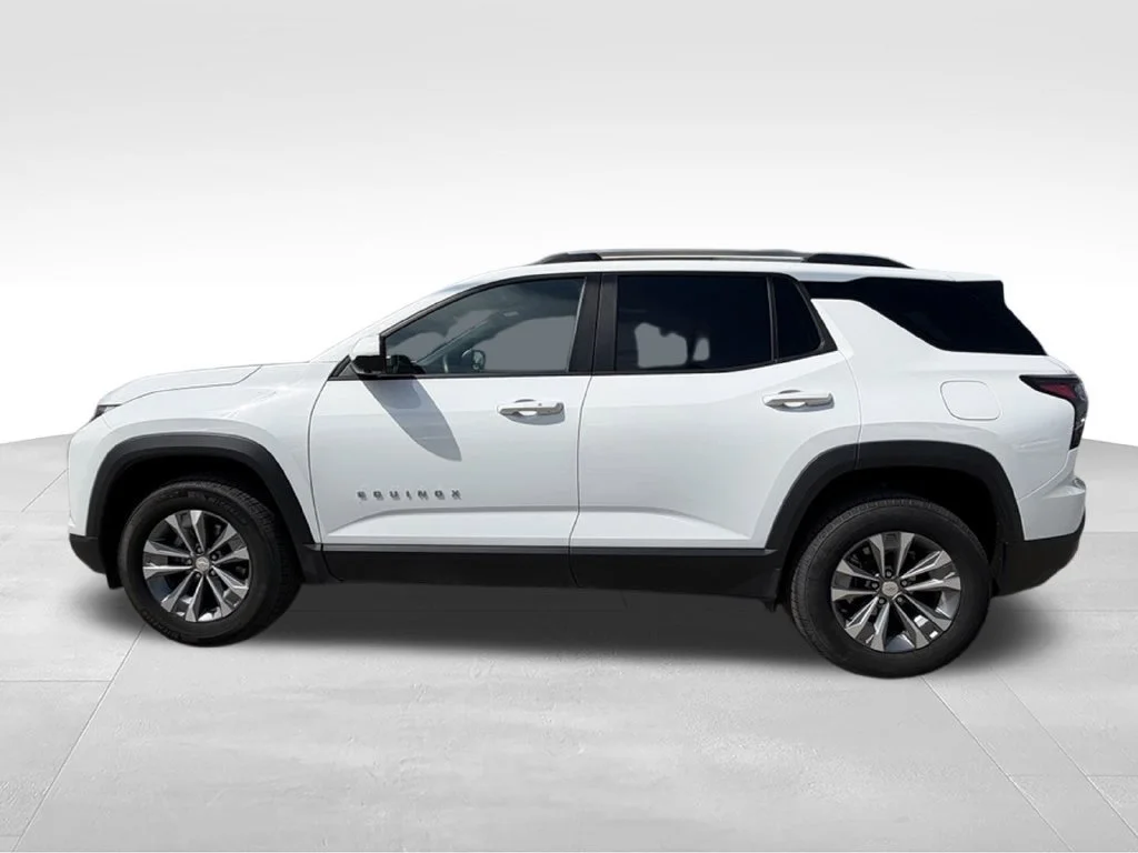 Used 2025 Summit White Chevrolet LT image 2