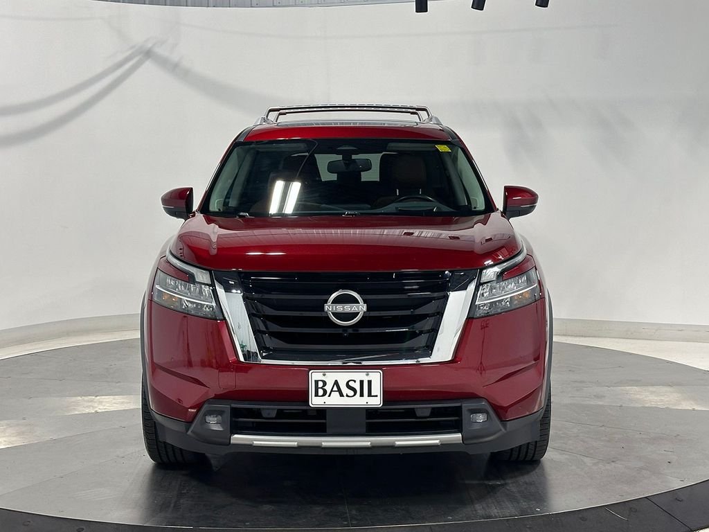Used 2022 Red Nissan Platinum image 9
