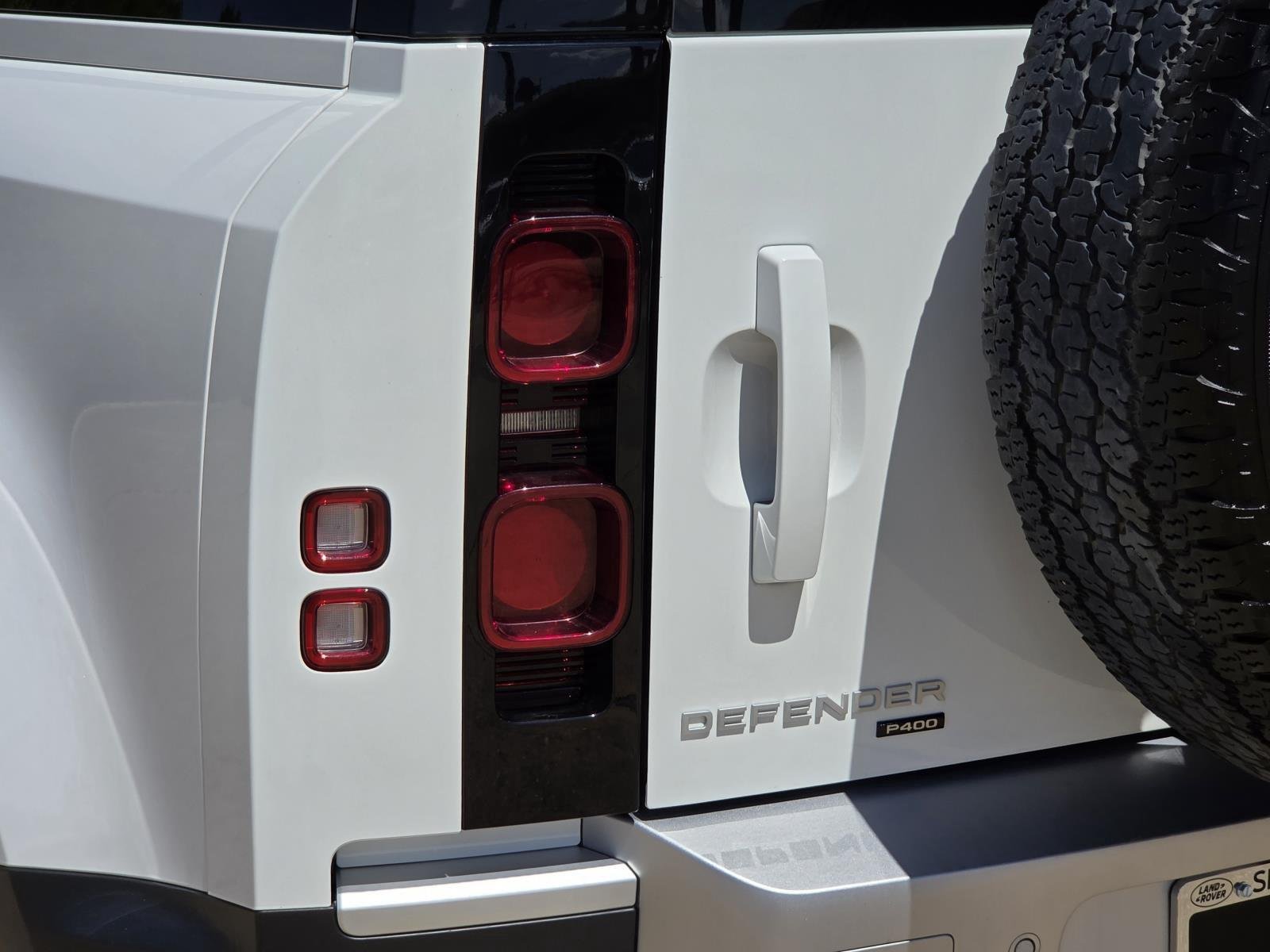Used 2021 Fuji White Land Rover SE image 8