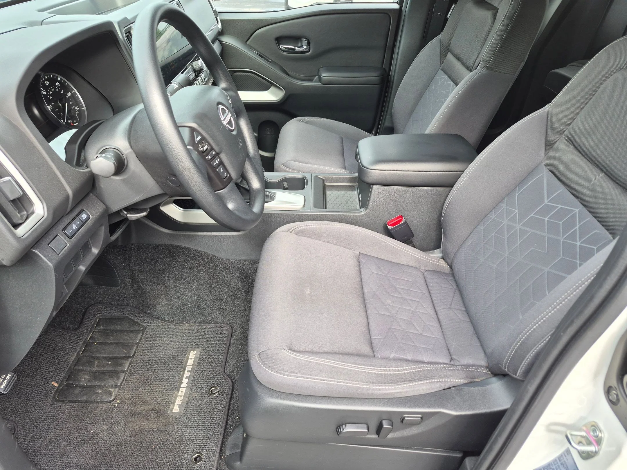 Used 2025 Glacier White Nissan SV image 11