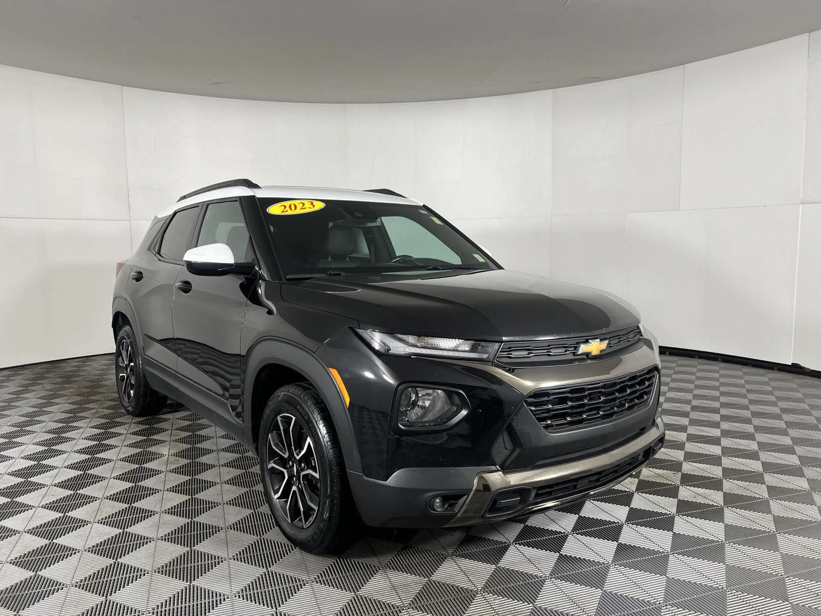 Used 2023 Mosaic Black Metallic Chevrolet ACTIV image 29