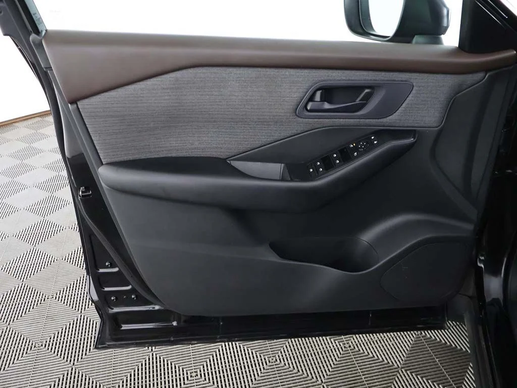 Used 2023 Super Black Nissan S image 19