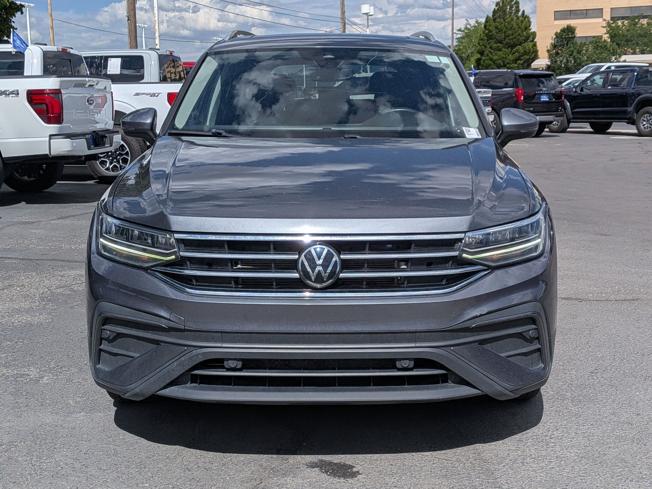Used 2022 Platinum Gray Metallic Volkswagen SE image 9