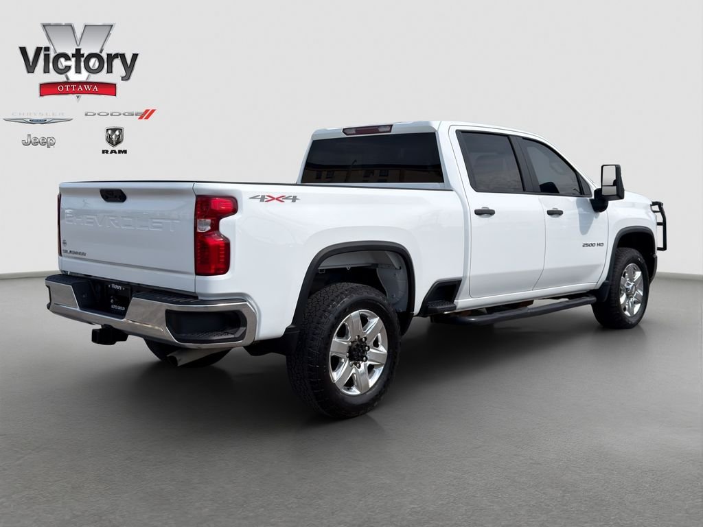 Used 2022 White Chevrolet Custom image 28