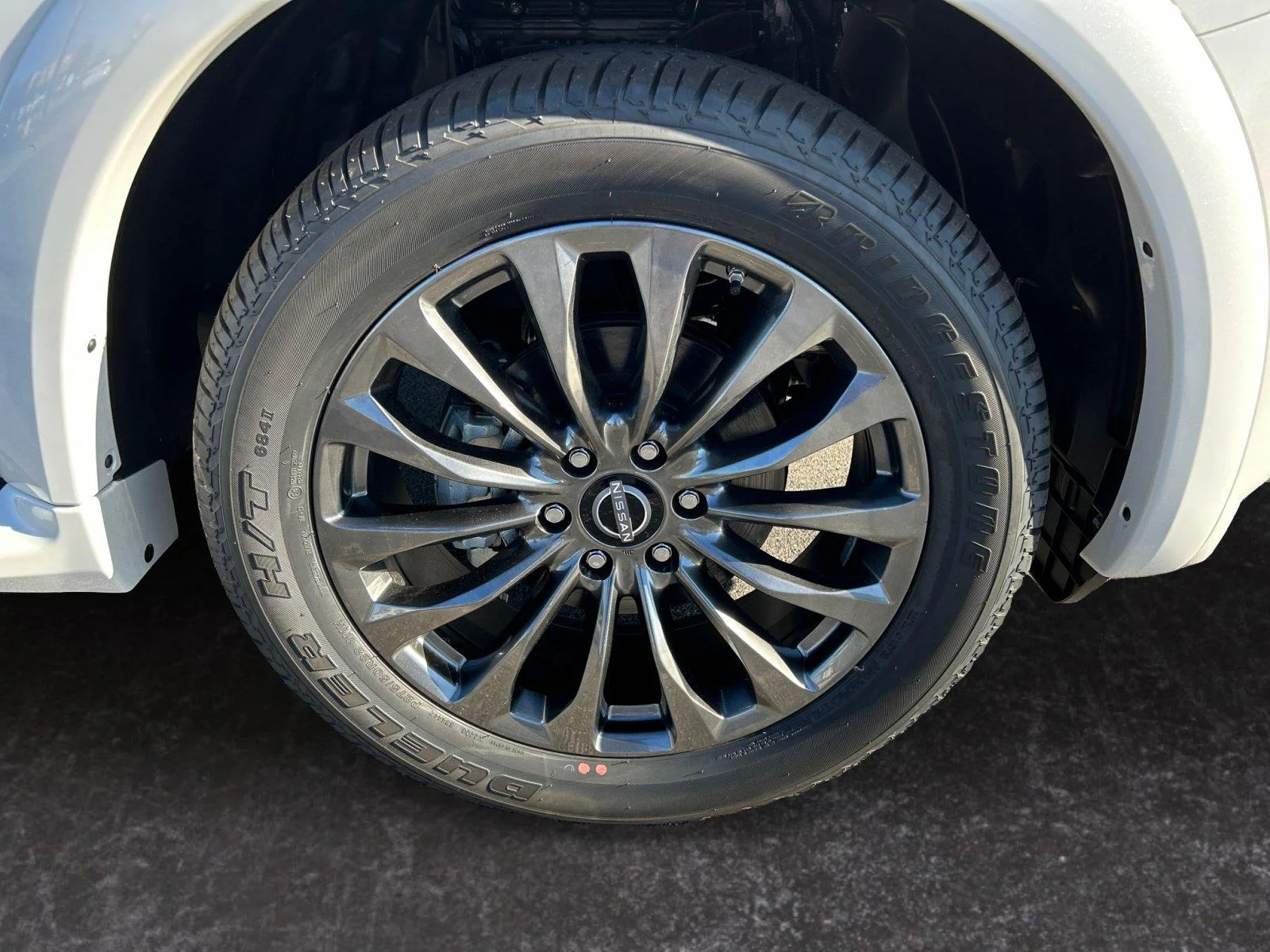 Used 2023 Aspen White Tricoat Nissan Platinum image 29