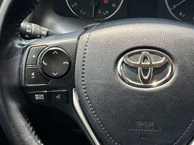 Used 2016 White Toyota XLE image 23