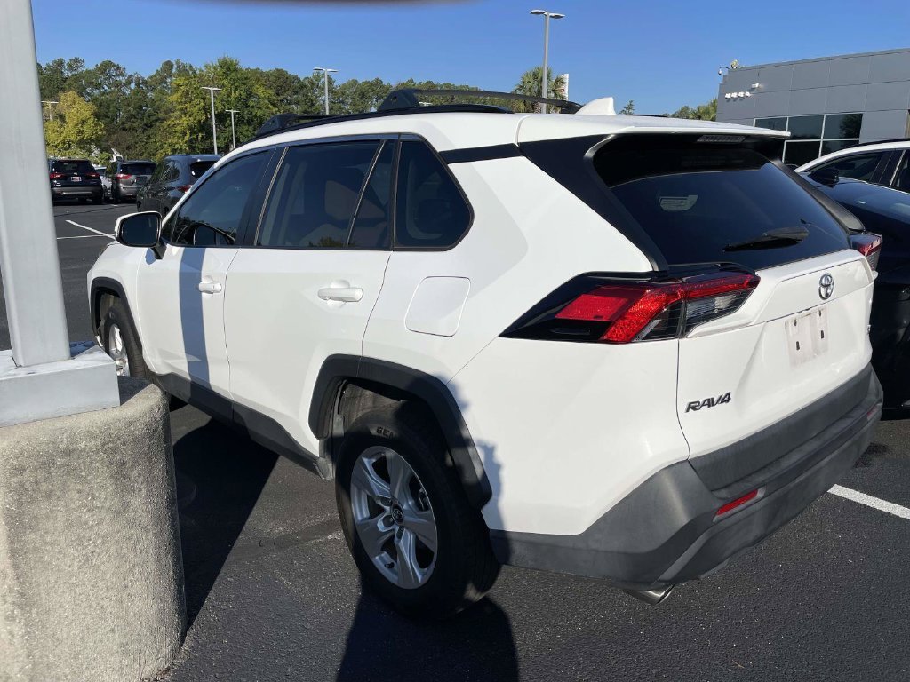 Used 2020 White Toyota XLE image 5