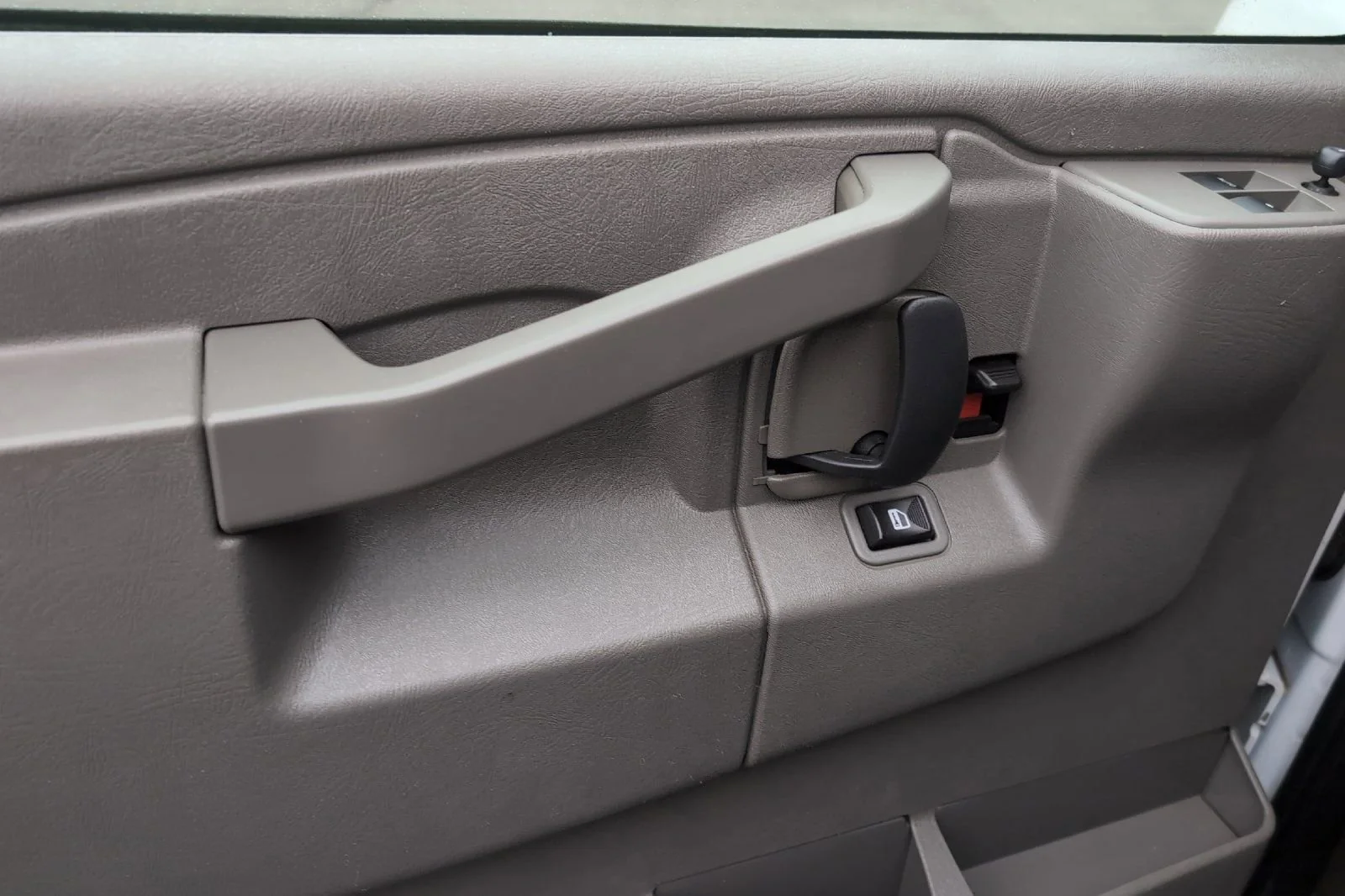 Used 2017 SUMMIT WHITE Chevrolet LT image 12