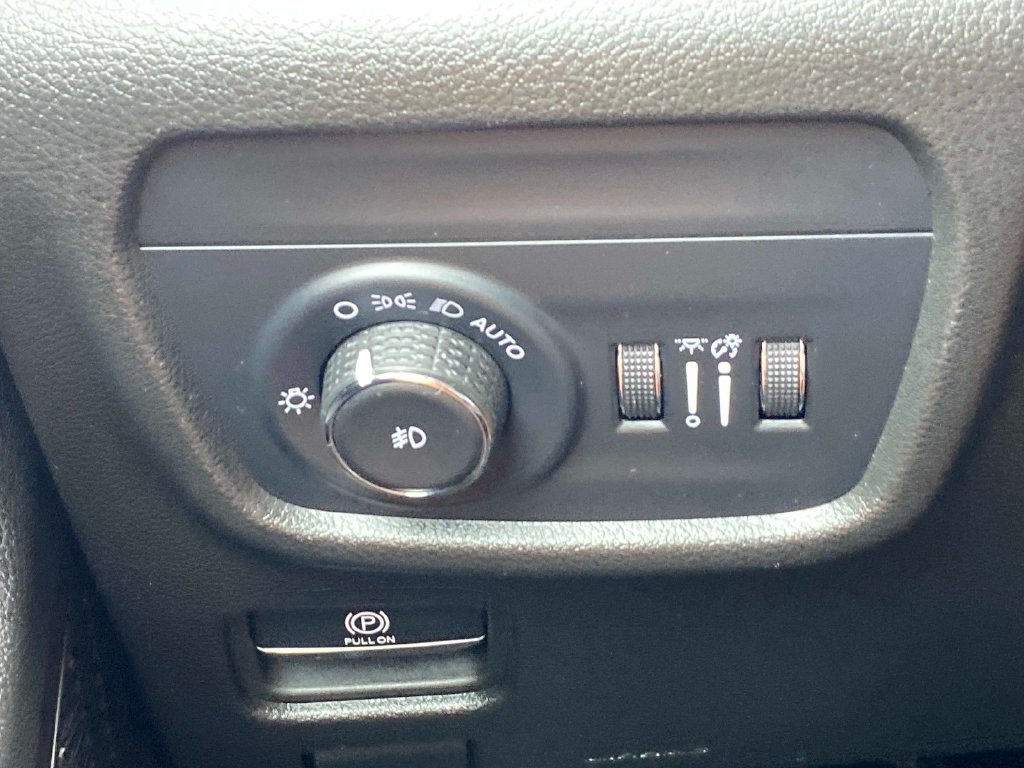 Used 2024 White Jeep Limited image 24