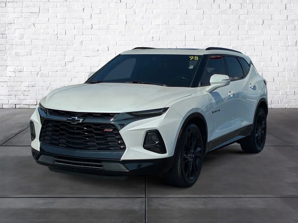 Used 2020 IRIDESCENT PEARL TRICOAT Chevrolet RS image 2