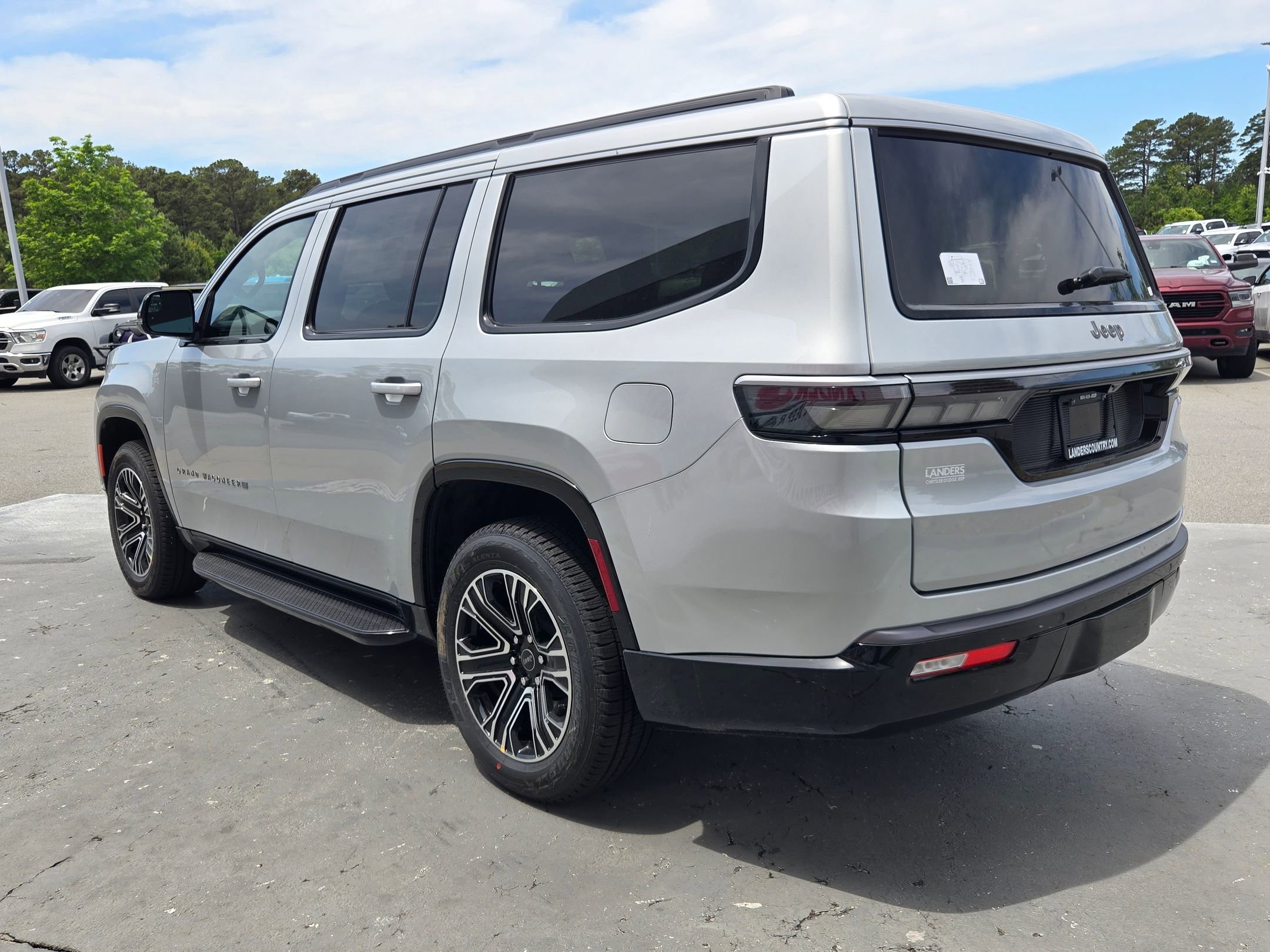 New 2026 Silver-Zynith Exterior Paint Jeep  image 5