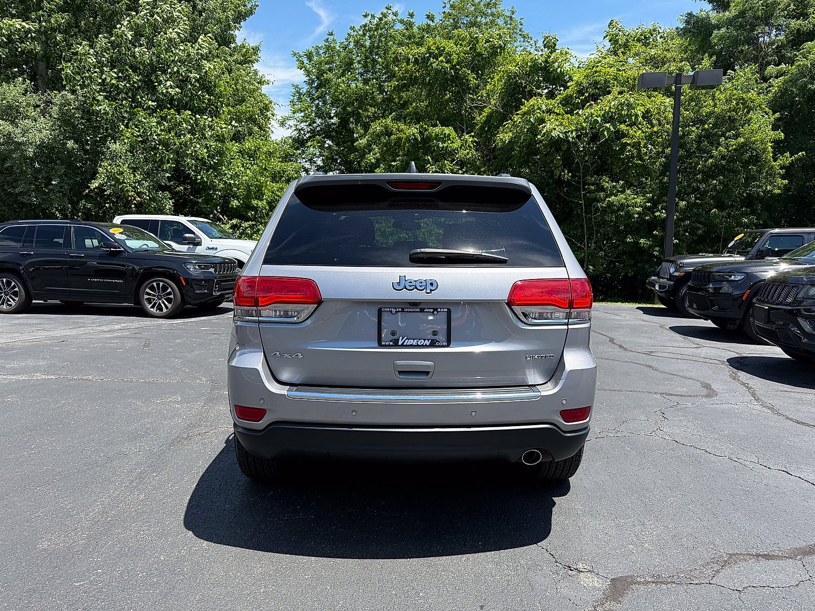 Used 2016 Billet Silver Metallic Clearcoat Jeep Limited image 5