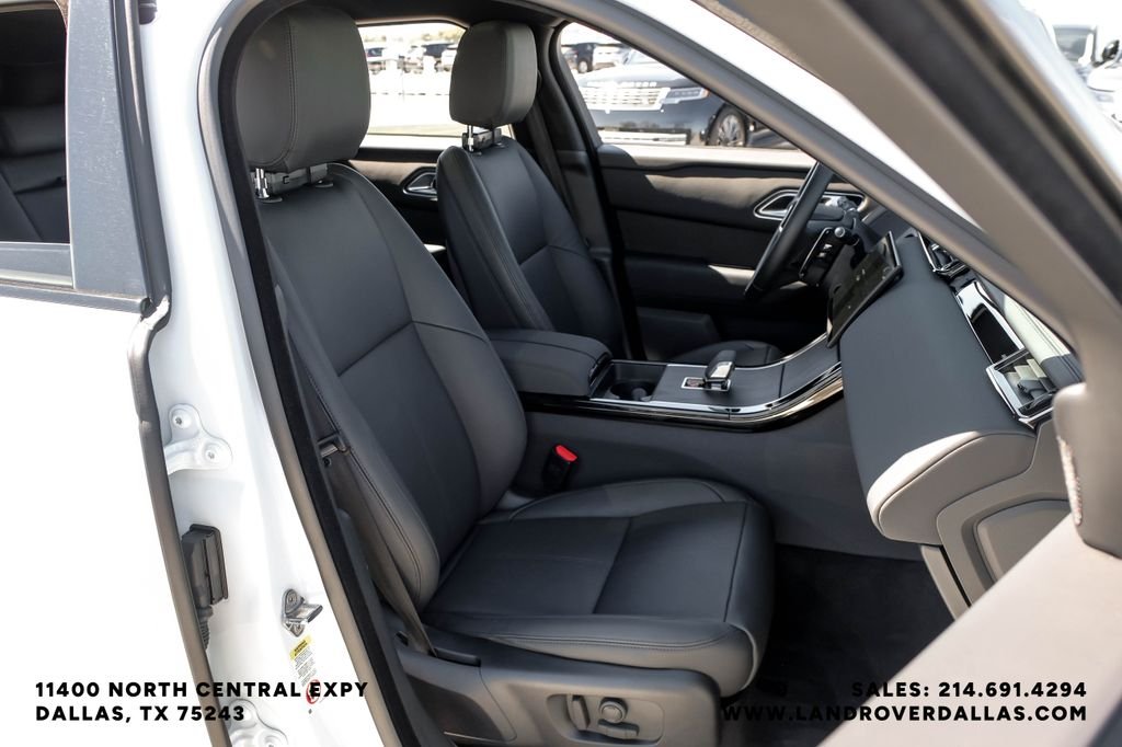 Used 2026 White Land Rover Dynamic SE image 37