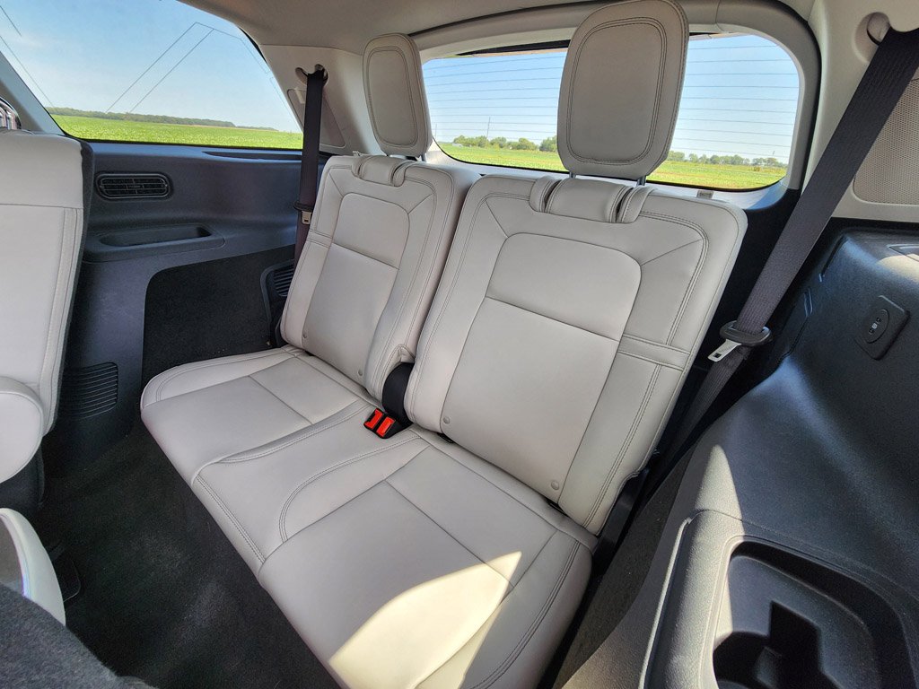 Used 2026 Pristine White Metallic Tri-Coat Lincoln Reserve image 16