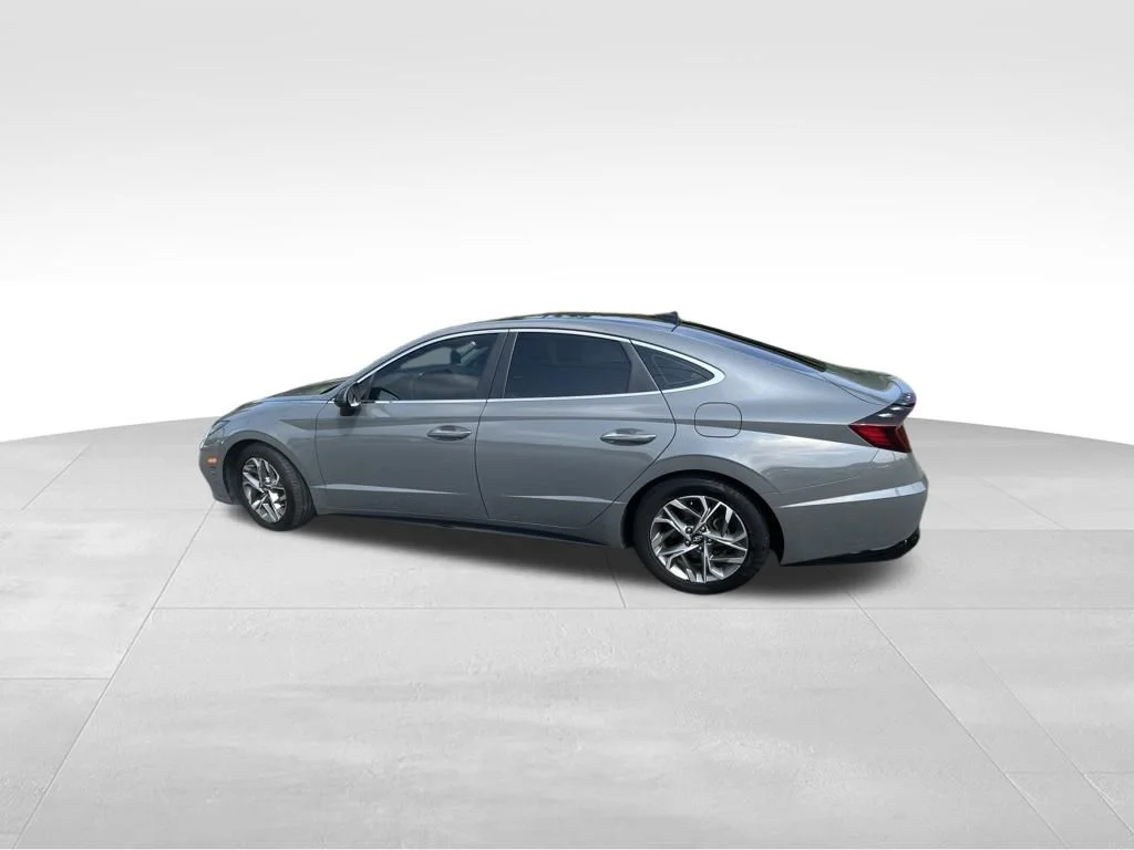 Used 2022 Gray Hyundai SEL image 7