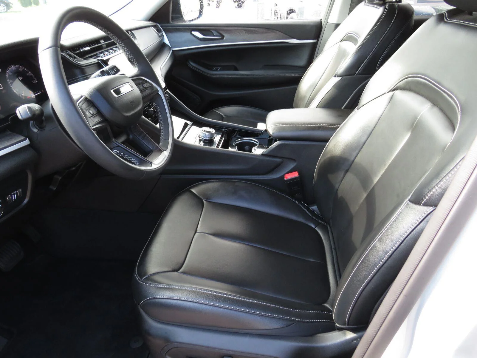 Used 2023 Silver Zynith Jeep Limited image 22