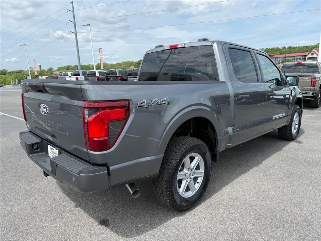New 2026 Carbonized Gray Metallic Ford XLT image 4