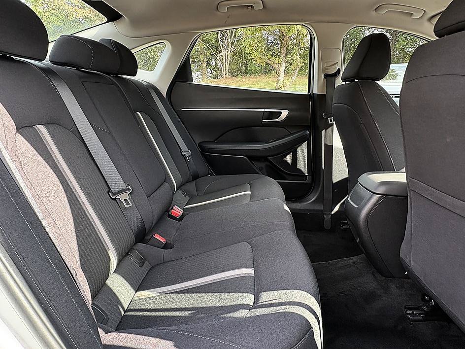 Used 2025 Aero Silver Hyundai SEL image 12
