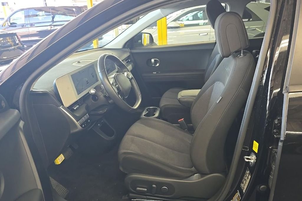 Used 2024 Black Hyundai SEL image 5