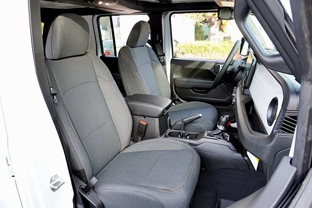 New 2026 Bright White Clear-Coat Exterior Paint Jeep Sport S image 18