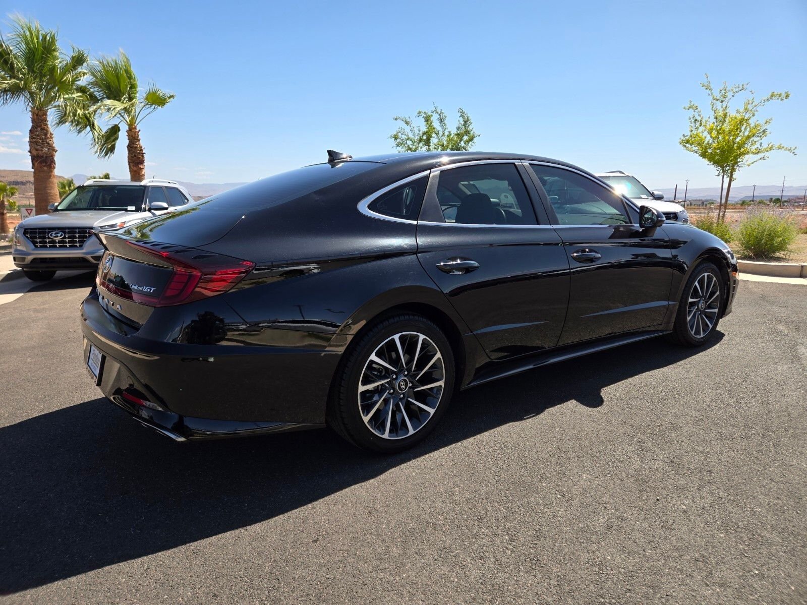 Certified Used 2022 Black Hyundai Limited image 4