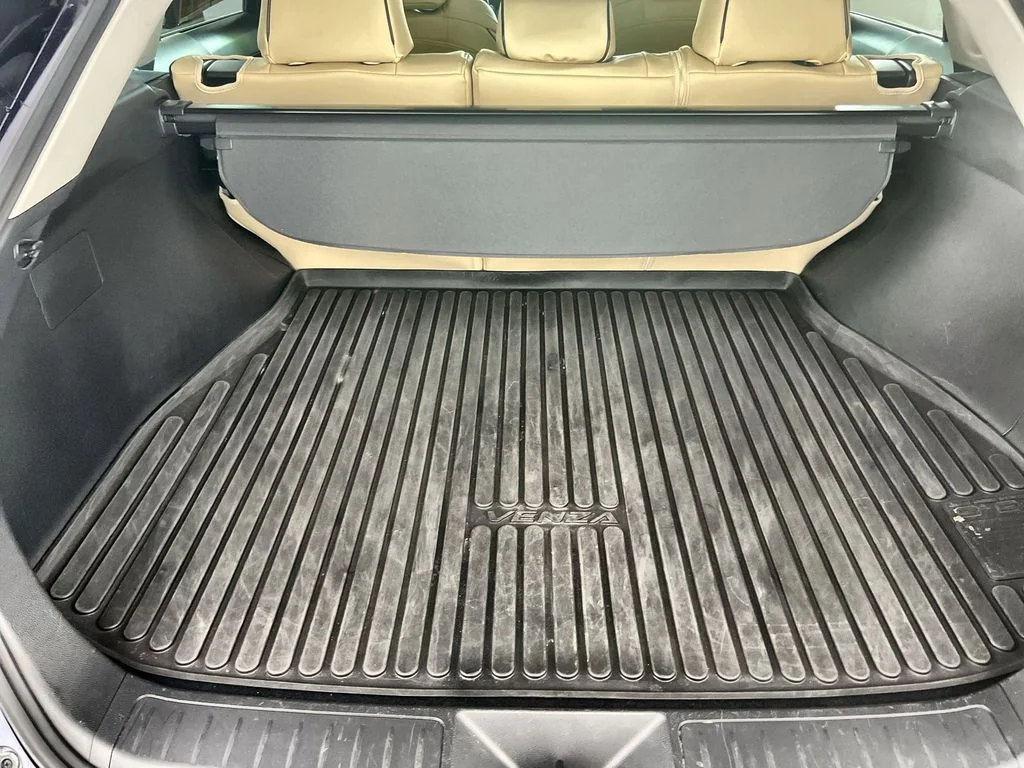 Used 2022  Toyota LE image 19