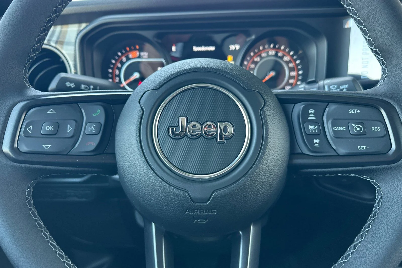 New 2026 Black Clear-Coat Exterior Paint Jeep 85th Anniversary Edition image 19