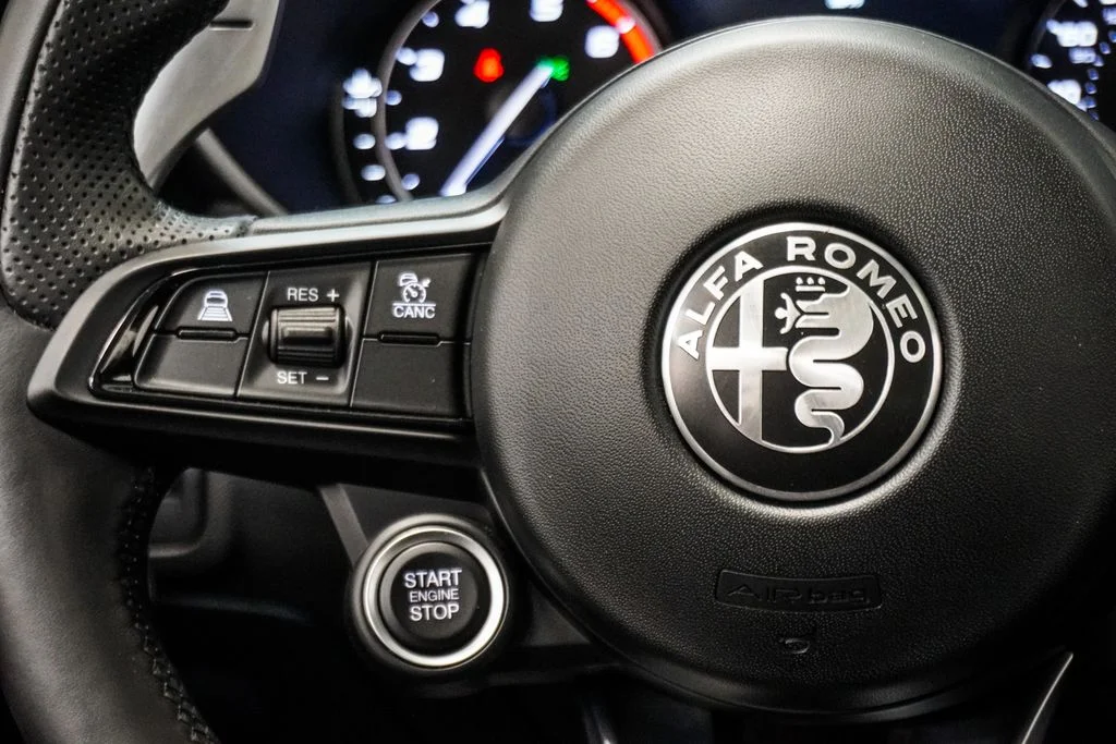 Used 2022 White Alfa Romeo Veloce image 18