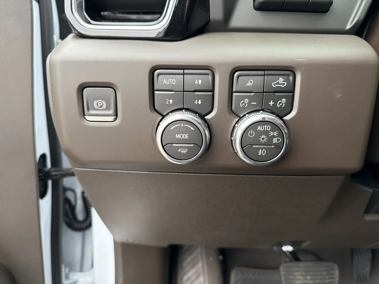 New 2026 Glacier White Tricoat GMC Denali DRW image 15