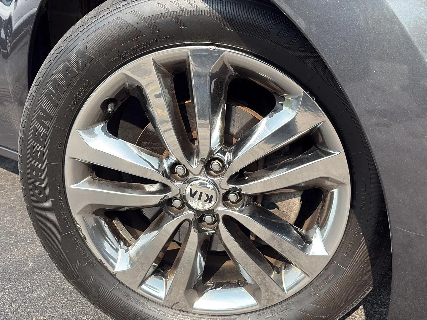 Used 2016 Platinum Graphite Kia Limited image 17