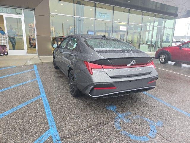 New 2026 Amazon Gray Hyundai SEL Sport image 7