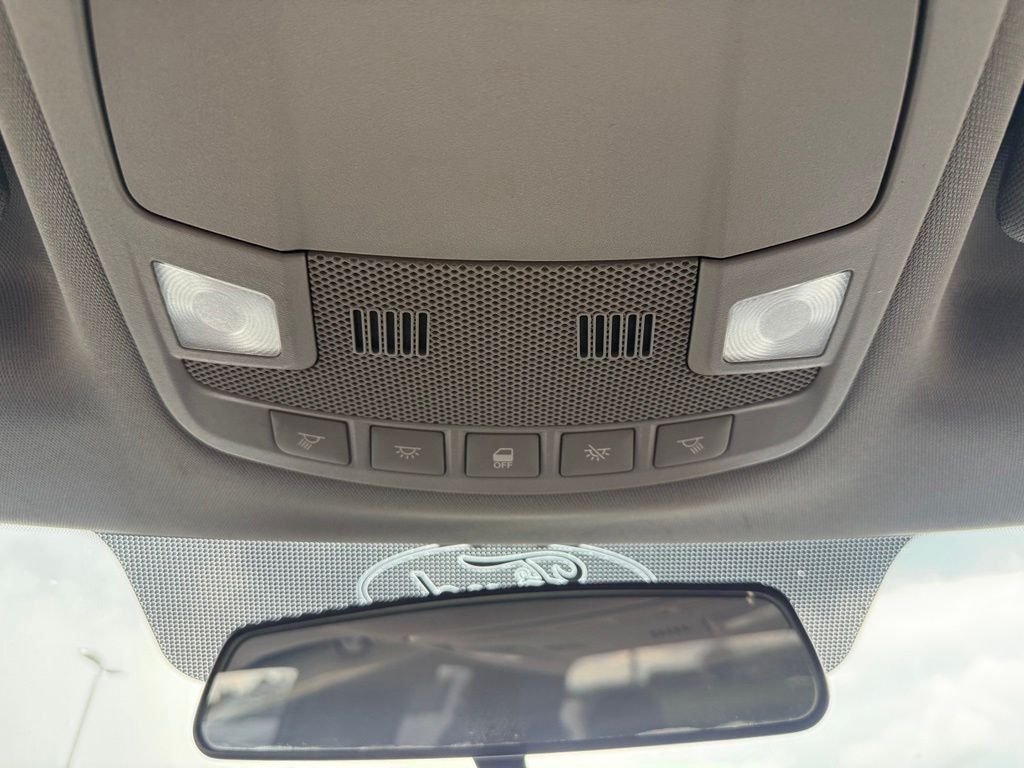 Used 2015 White Ford XLT image 13