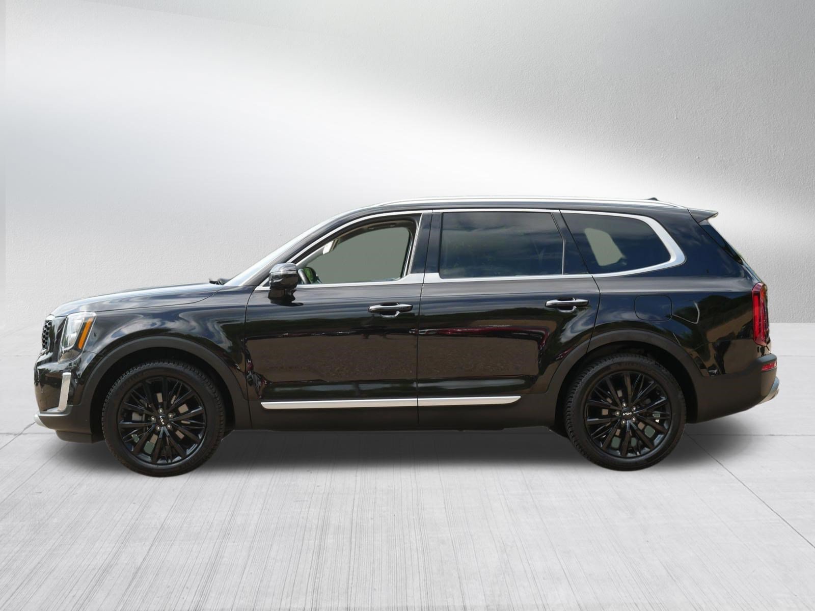 Used 2022 Black Copper Kia SX image 4