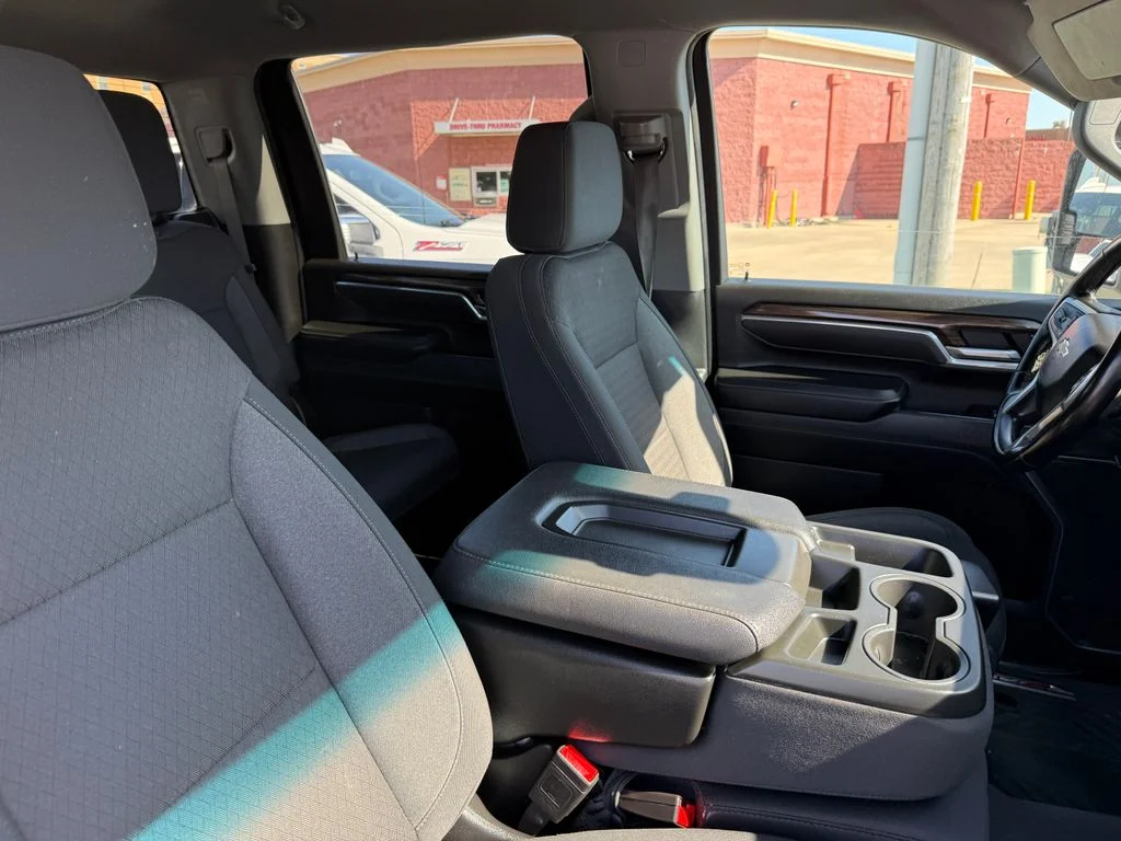 Used 2025 White Chevrolet LT image 13