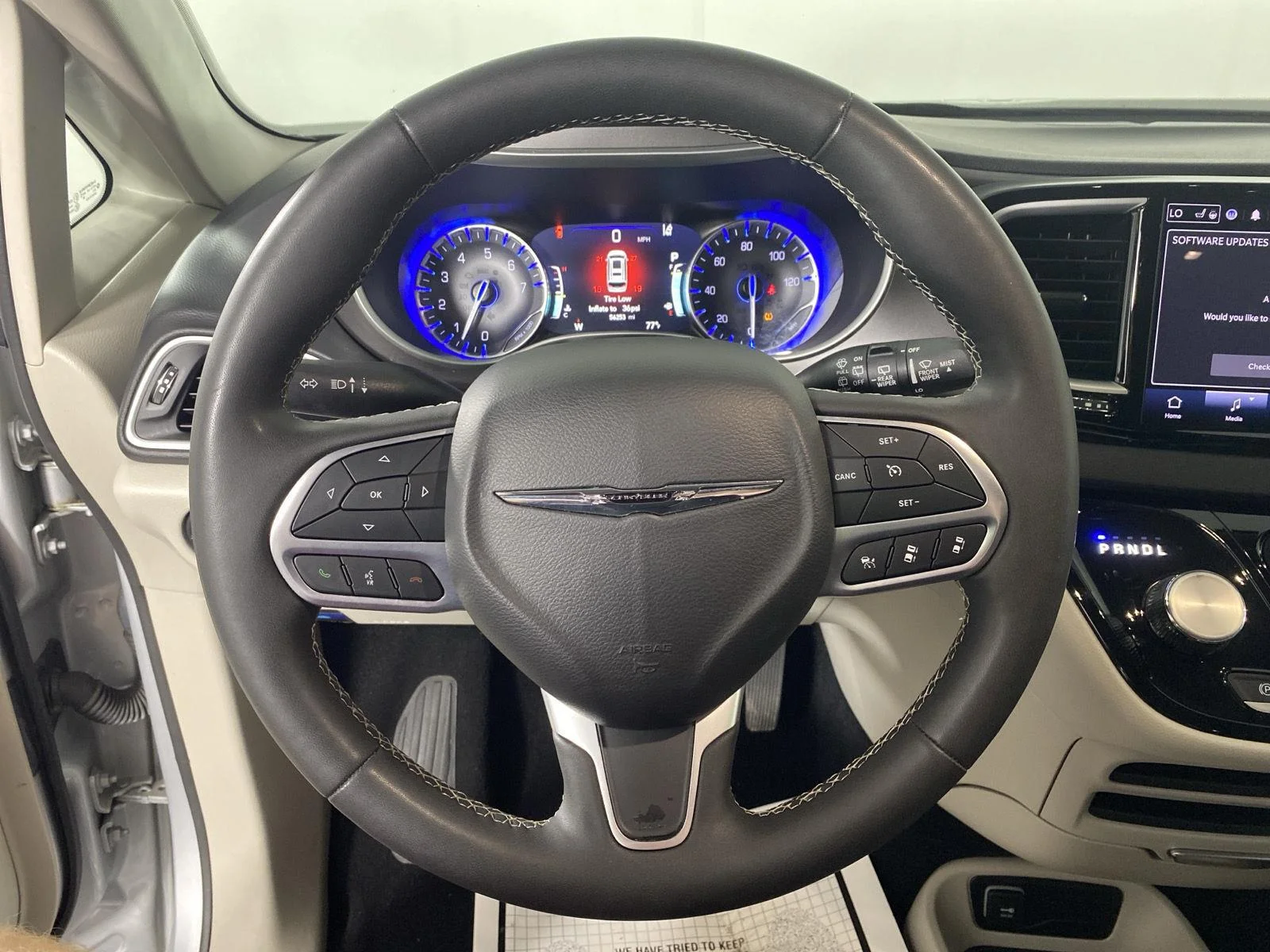 Used 2024 Silver Mist Clearcoat Chrysler Touring L image 24