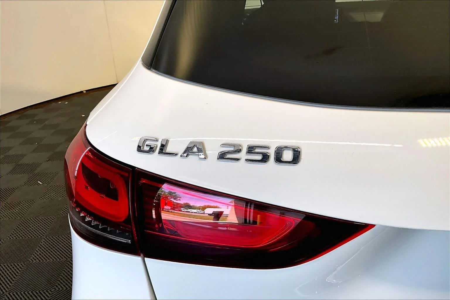 Certified Used 2022 Polar White Mercedes-Benz GLA 250 image 33