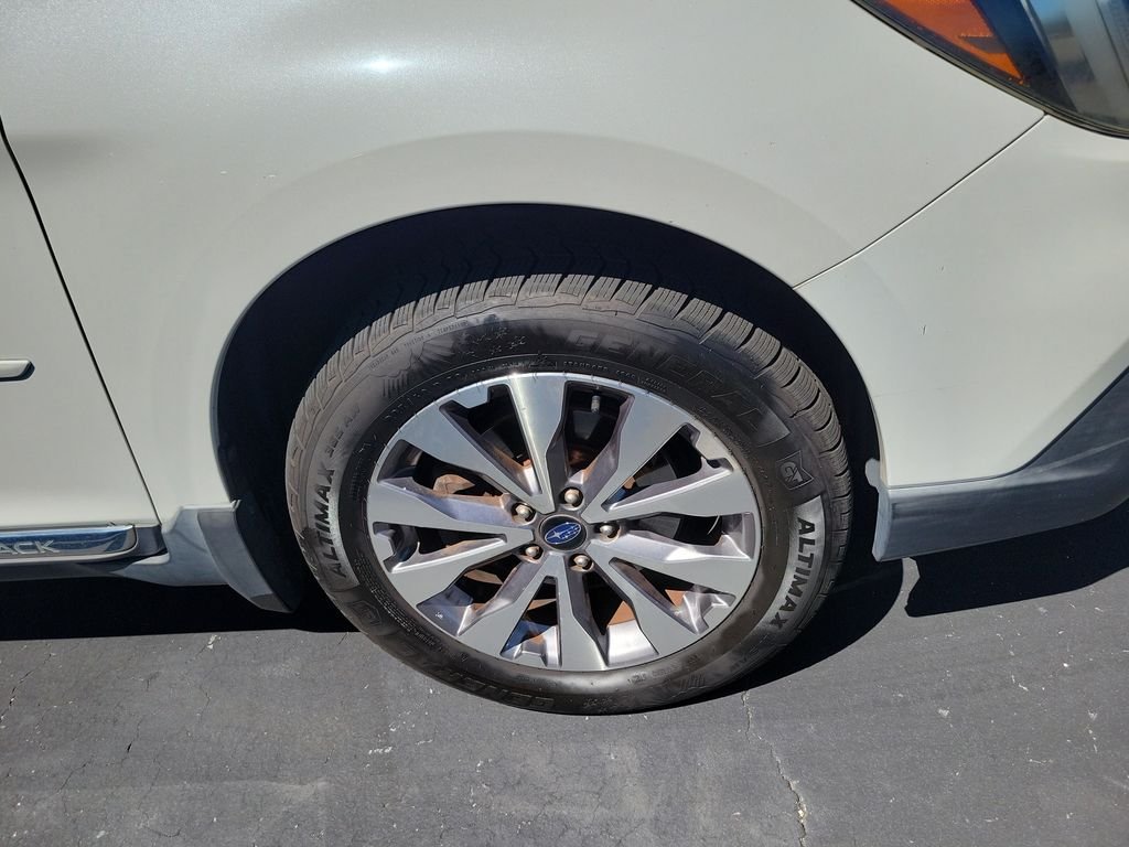 Used 2018 Crystal White Pearl Subaru 2.5i image 14