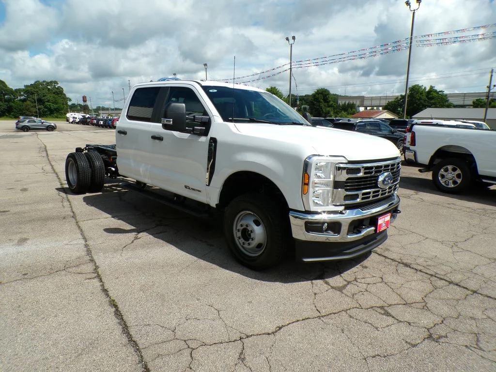 2026 Ford F-350 XL 4x4 Crew Cab 179-In DRW's photo
