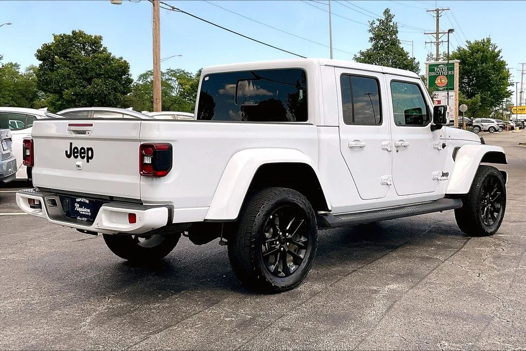 Used 2023 White Jeep High Altitude image 16