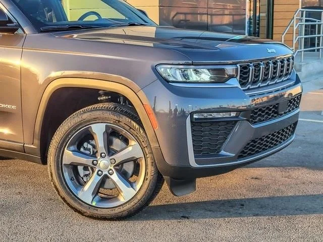 New 2026 Baltic Gray Metallic Clear-Coat Exterior Paint Jeep Limited image 2