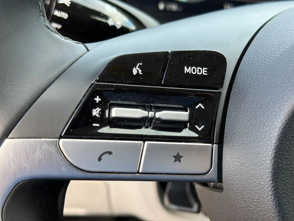 Used 2022 Gray Hyundai SEL image 25