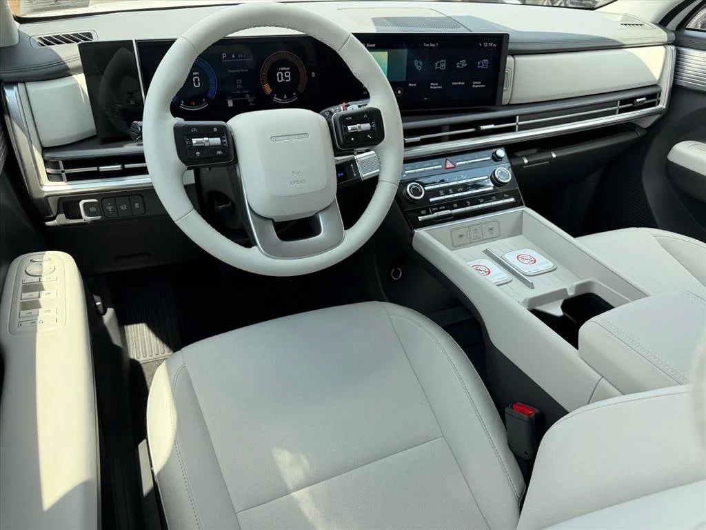 Used 2027 White Hyundai SE image 7